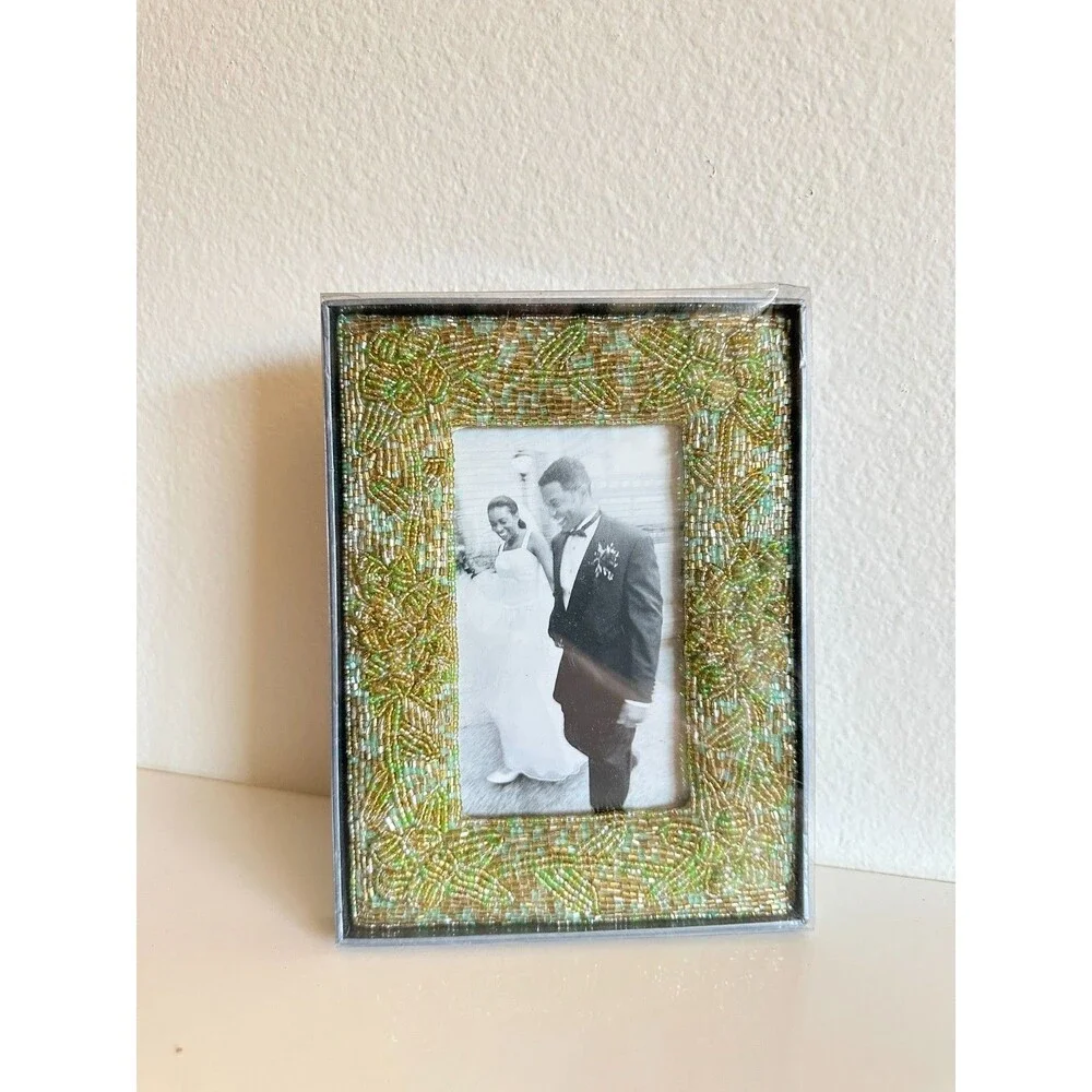 NIB Turquoise Beaded Coastal Floral Picture Frame 5.5